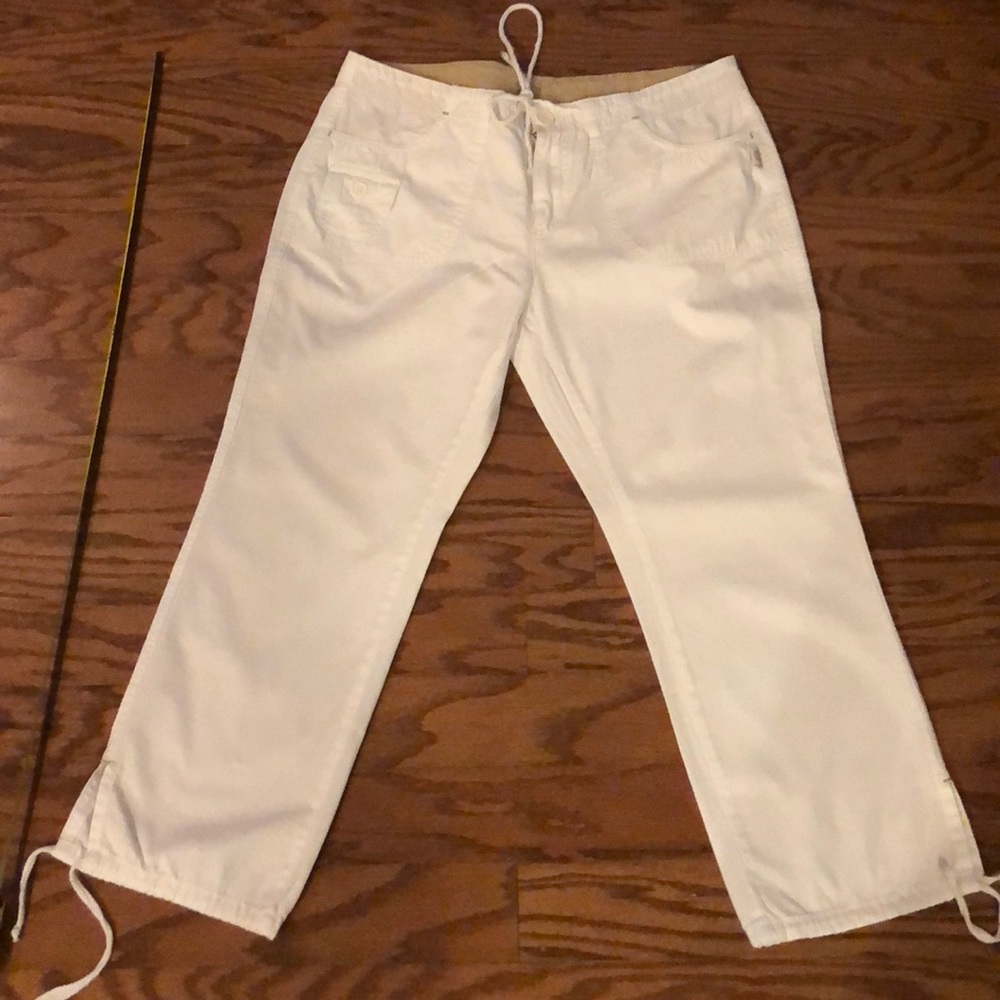 Aeropostale White Capris
